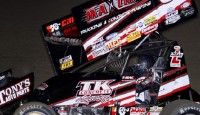 Tuesdays with TMAC – On the Road! Terry McCarl and the VerMeer Motorsports #55 team hit the road last weekend to compete in a pair of events in Illinois and Ohio. It was a trip that the team used to build towards 2012, and the Altoona, Iowa driver showed plenty of speed at both the Jacksonville Speedway and Eldora Speedway.
