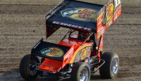 Steve Kinser Holds on to Win at Orange County After several late race cautions, Steve Kinser picked up the 25 lap World of Outlaws feature Saturday night at Orange County Fair Speedway. Following Kinser was Sammy Swindell and Frank Cozze.