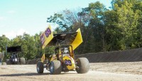 STILLWAGGON CHARGES FROM FOURTEENTH TO WIN URC FEATURE AT BIG DIAMOND The sixty-sixth season of the Nation’s oldest traveling sprint car organization, the URC Sprint Series, officially opened on Friday night at the Big Diamond Speedway with defending champion Robbie Stillwaggon taking the lead in the late stages of the event.