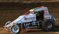 DAMION GARDNER SWEEPS “DON FLANDERS CLASSIC” AT THE PAS! Taking the lead on lap nine, Concord’s “The Demon” Damion Gardner was on a mission to claim the “Don Flanders Classic” at Perris Auto Speedway.