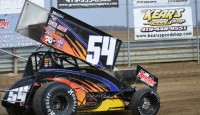 Henry holds off Andrews for exciting Fremont FAST win; Dussel gets 2nd 305 win in a row WOW!
That’s what the fans who witnessed the non-stop 30-lap 410 sprint feature at Fremont Speedway left saying Saturday night. Cap Henry, Chris Andrews and Caleb Griffith put on a phenomenal show on a blustery night