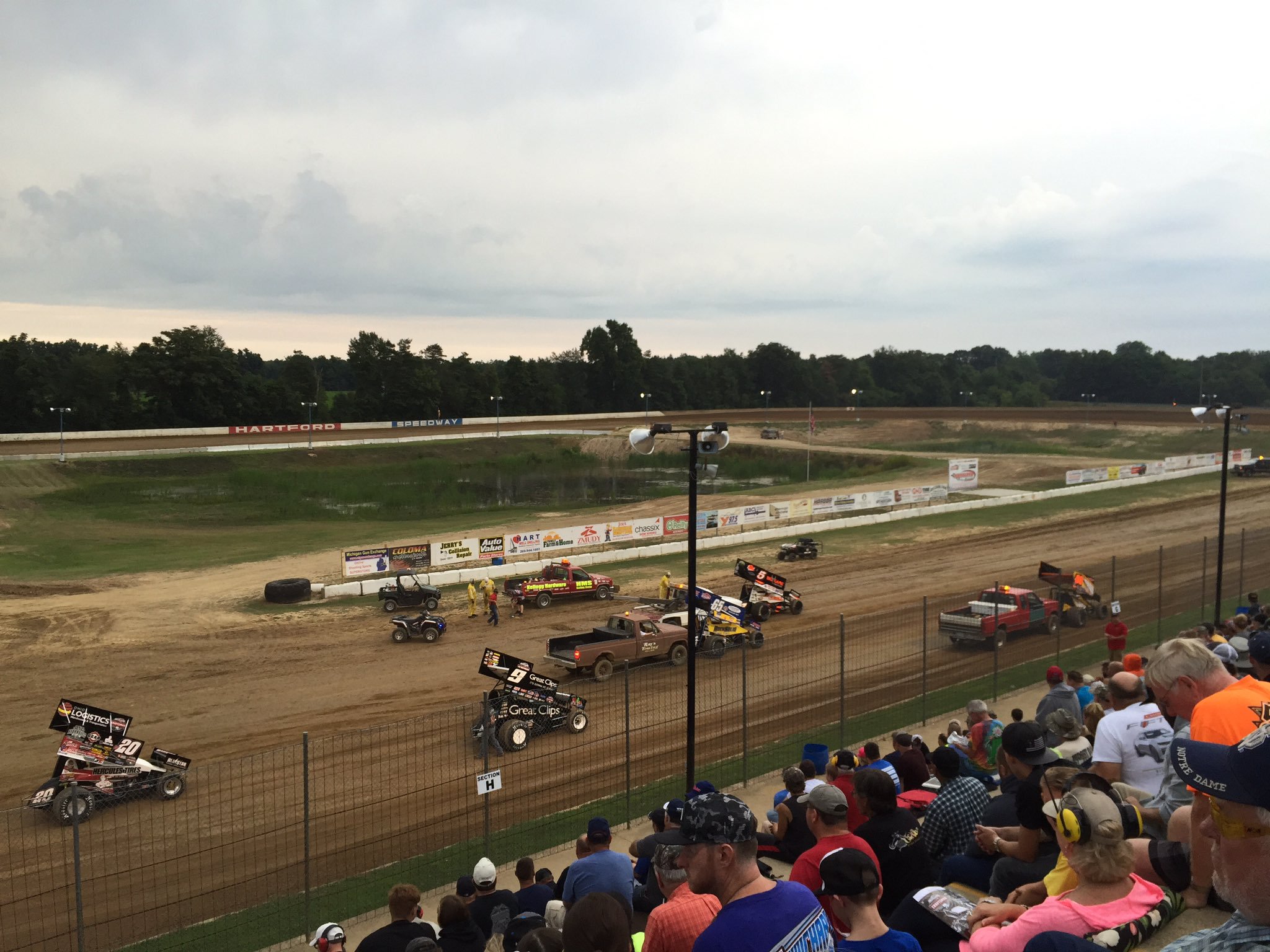 The Breakdown World of Outlaws at Hartford Speedway