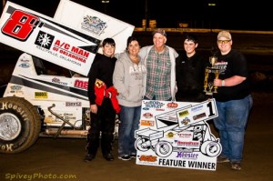 Kade Morton (second from right) in victory lane (Mike Spivey Photo)