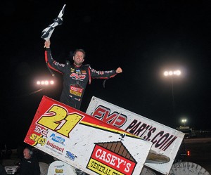 Brian Brown rallied from 14th to win Thursday night's 25-lap feature at the line in 27th Annual COMP Cams Short Track Nationals presented by Hoosier Tires preliminary action at I-30 Speedway in Little Rock, AR.  (Lonnie Wheatley photos)