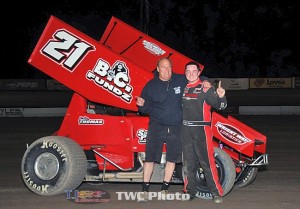 Tyler Thomas made his way to victory lane with a last-lap pass in Friday night's 305 Sprint Car Shootout at Las Cruces' Southern New Mexico Speedway. (TWC Photo)