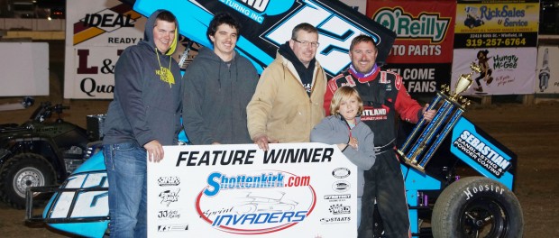 Jerrod Hull and his team in Victory Lane at 34 Raceway (Dana Royer/34 Raceway Photo) 