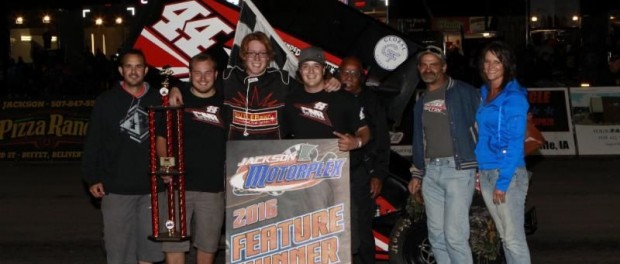 Chris Martin and crew in victory lane following their victory on Friday at Jackson Motorplex. (Image courtesy of Inside Line Promotions)