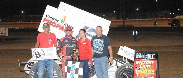 Paul Kinney with his team in victory lane Friday following his victory in the makeup feature for the Lucas Oil Empire Super Sprints from August 5th. (T.J. Buffenbarger Photo)