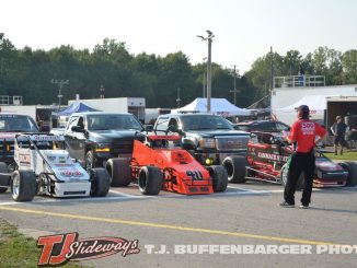 Cars ready to push off for qualifying with the 500 Sprint Car Tour. (T.J. Buffenbarger Photo)