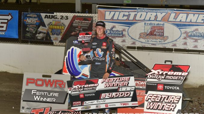 Karter Sarff in victory lane Friday at Federated Auto Parts Raceway at I-55. (Mark Funderburk Photo)