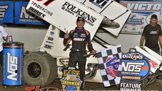 Kyle Larson in victory lane after winning at Federated Auto Parts Raceway at I-55. (Mark Funderburk Photo)