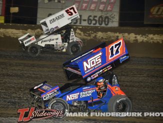 Kyle Larson (#57) outside of Sheldon Haudenschild (#17). (Mark Funderburk Photo)