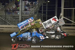 Donny Schatz (#15) racing with Logan Schuchart (#1S) Friday at Knoxville Raceway. (Mark Funderburk Photo)