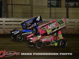 Kasey Kahne (#4) racing with Sheldon Haudenschild (#18) Wednesday night at Knoxville Raceway. (Mark Funderburk Photo)