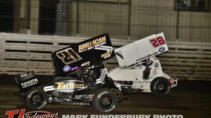 James McFadden (#21) racing with Jace Park (#28) for the lead Wednesday night at Knoxville Raceway. (Mark Funderburk Photo)