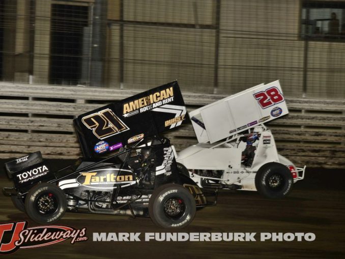 James McFadden (#21) racing with Jace Park (#28) for the lead Wednesday night at Knoxville Raceway. (Mark Funderburk Photo)