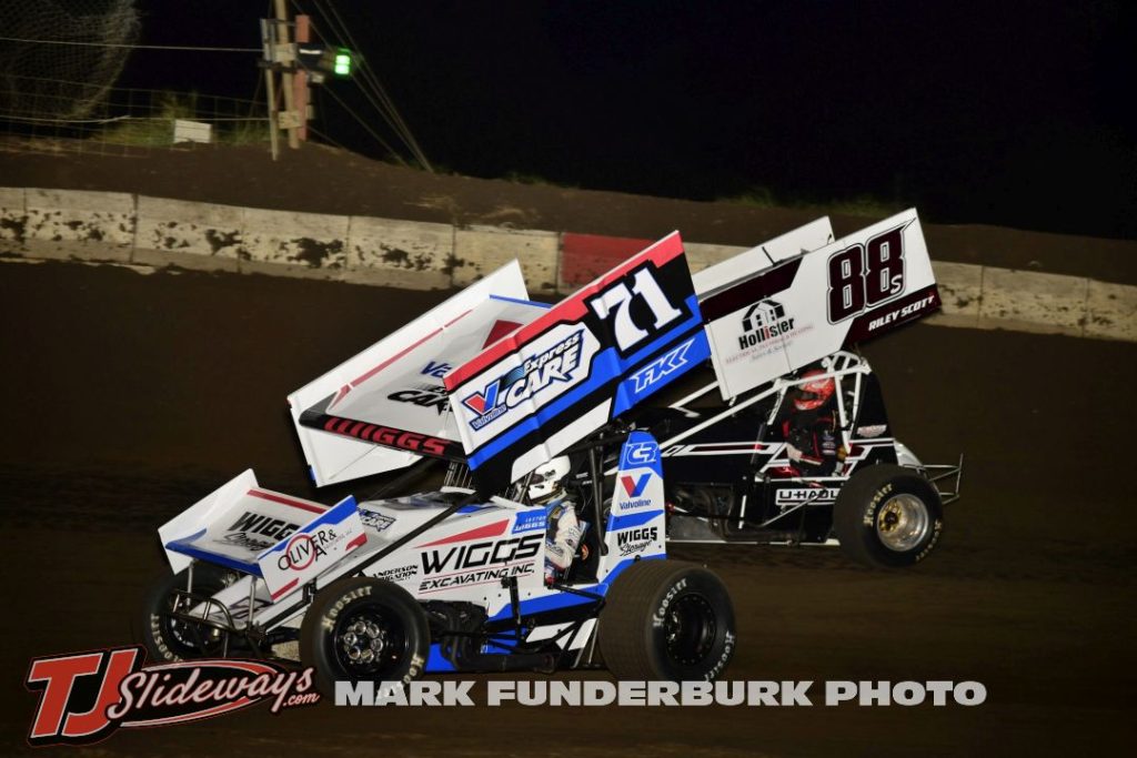 Jaxton Wiggs (#71) racing with Riley Scott (#88) Friday at Jacksonville Speedway. (Mark Funderburk Photo)